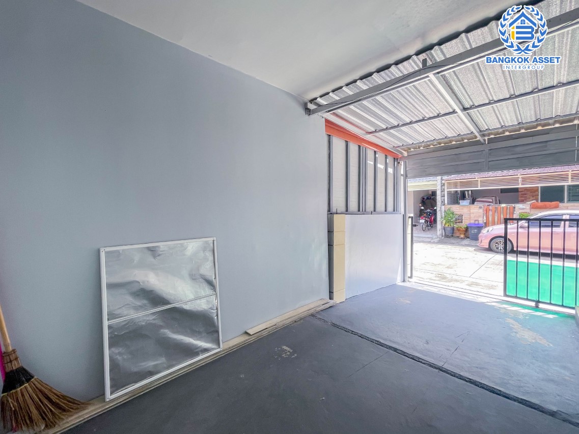 *****ทาวน์เฮ้าส์มือสอง ม.พฤกษาวิวล์77 พุทธมณฑลสาย4 บนเนื้อที่ 18.20 ตร.ว. ฟังก์ชัน 3 ห้องนอน 2 ห้องน้ำ 1 ที่จอดรถ แถมฟรี! เครื่องปรับอากาศ 2 เครื่อง พร้อมด้วยสิ่งอำนวยความสะดวกภายในโครงการ เชื่อมต่อหลากหลายเส้นทางทั้ง ถนนพุทธมณฑล สาย4, ถนนเพชรเกษม, ถนนบรมราชชนนี จองเลย!